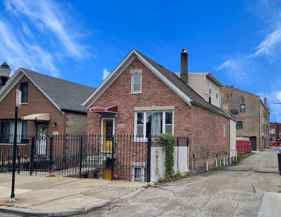 2245 W 23rd St in Chicago, IL - Building Photo