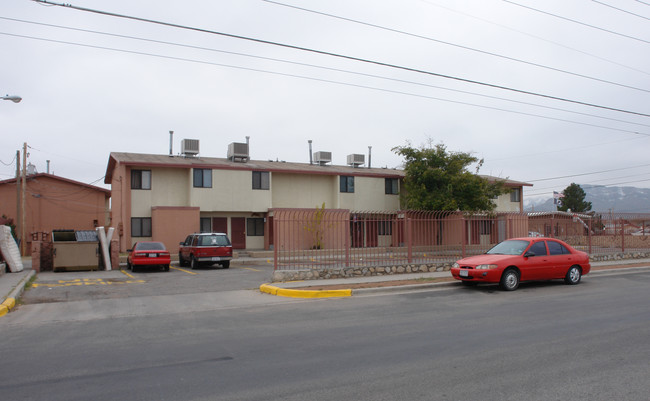 Baird Square in El Paso, TX - Foto de edificio - Building Photo