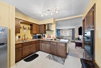 5506 W Oklahoma Ave, Unit Apt 2 in Milwaukee, WI - Foto de edificio - Building Photo