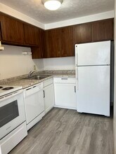 821 Sleepy Hollow Rd in Pittsburgh, PA - Building Photo - Building Photo