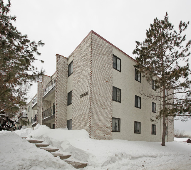 Quebec Apartments in Little Canada, MN - Foto de edificio - Building Photo