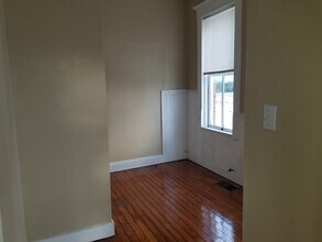 208 N Main St, Unit 201 in Taylor, TX - Building Photo - Building Photo