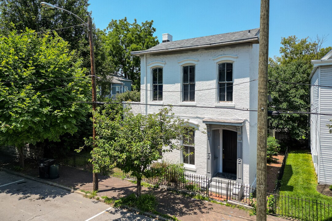 1623 Story Ave in Louisville, KY - Building Photo