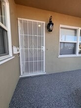 15419 Cimarron Ave in Gardena, CA - Foto de edificio - Building Photo