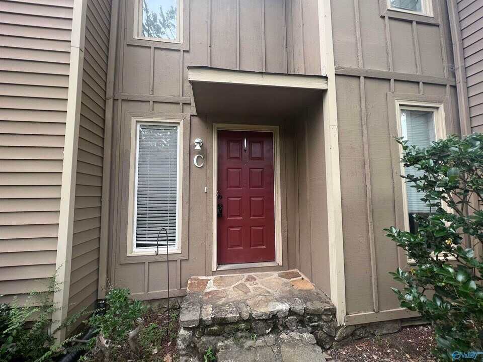 9007 Mahogany Row SE in Huntsville, AL - Building Photo