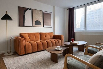 350 W 43rd St in New York, NY - Building Photo - Building Photo