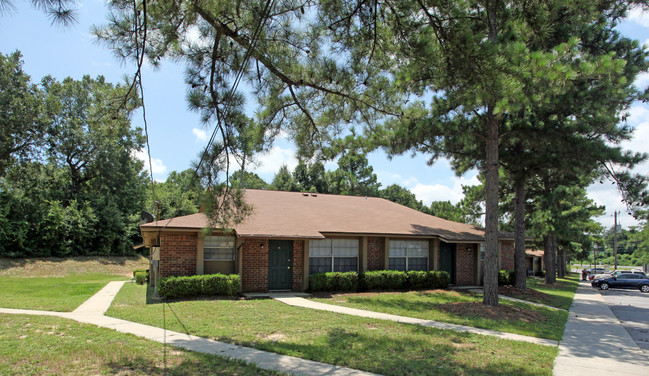 Riverview Place Apartments in Pensacola, FL - Foto de edificio - Building Photo