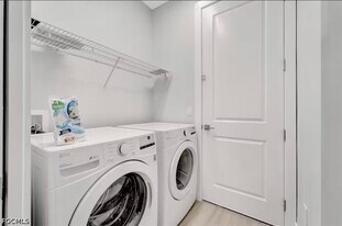 3222 SW Santa Barbara Pl in Cape Coral, FL - Building Photo