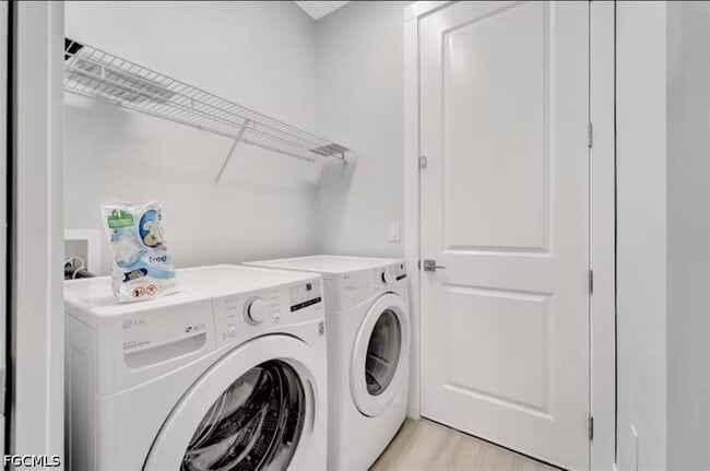 property at 3222 SW Santa Barbara Pl