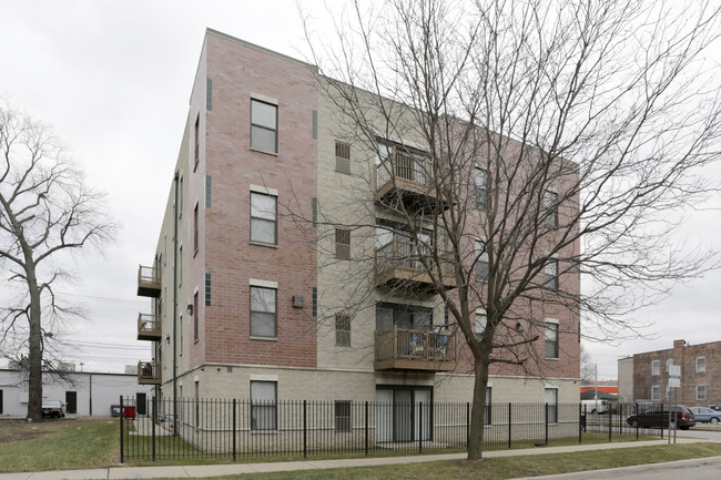 Goodell Place Apartments in Maywood, IL - Foto de edificio - Building Photo