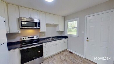 1109 N King Charles Rd in Raleigh, NC - Building Photo - Building Photo