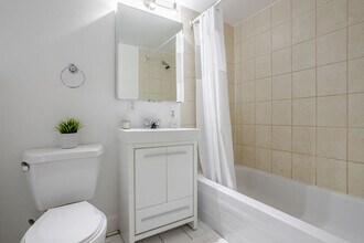 La Tour Penfield in Montréal, QC - Foto de edificio - Building Photo