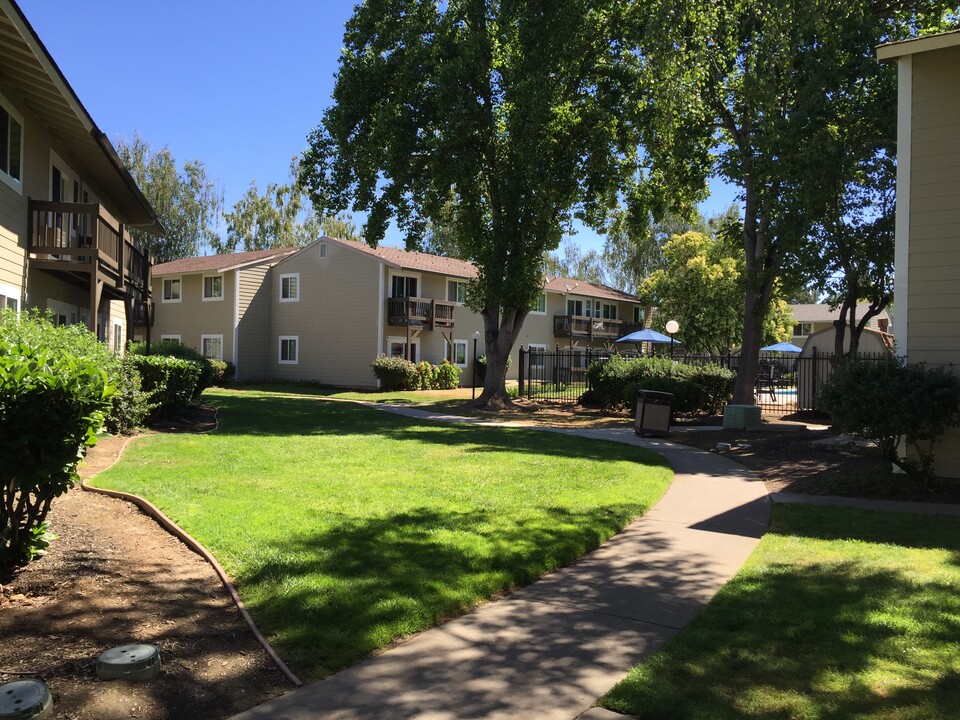 Cadena Apartments in Gilroy, CA - Building Photo