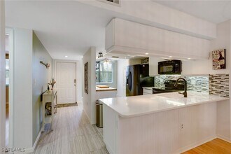 285 Naples Cove Dr in Naples, FL - Foto de edificio - Building Photo