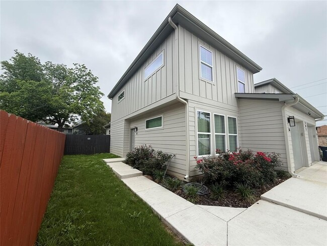 property at 201 N Vandeveer St