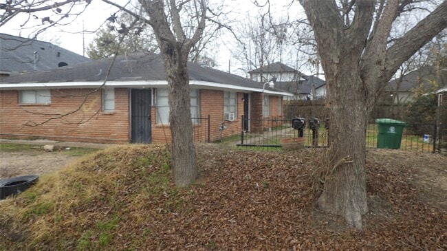 8410 Brandon St in Houston, TX - Building Photo - Building Photo