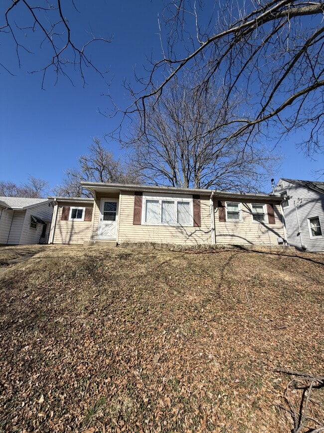 1225 W Main St in Collinsville, IL - Building Photo - Building Photo