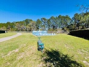 1044 Sterling Point Pl in Gulf Breeze, FL - Foto de edificio - Building Photo