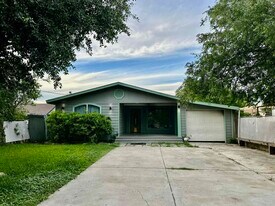 2504 Bismark St in Laredo, TX - Building Photo
