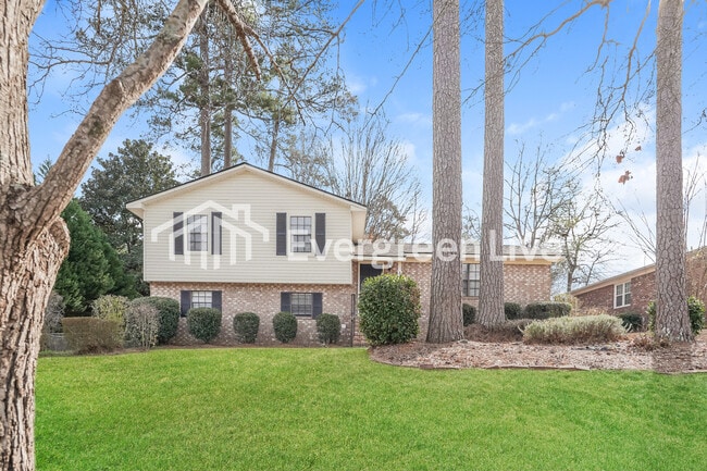 property at 832 Brookfield Pkwy