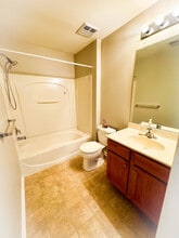 136 Lionheart Ln, Unit 136 in West Deptford, NJ - Foto de edificio - Building Photo