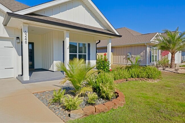 6248 Jenks Dr in Gulf Breeze, FL - Building Photo - Building Photo