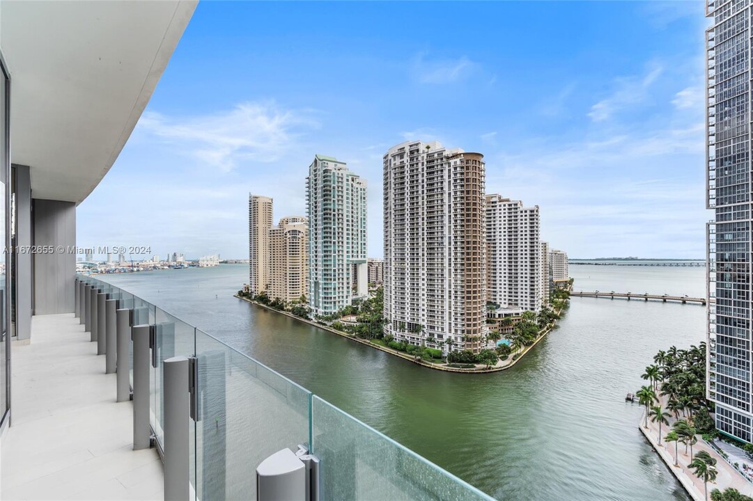 300 Biscayne Blvd Way in Miami, FL - Building Photo