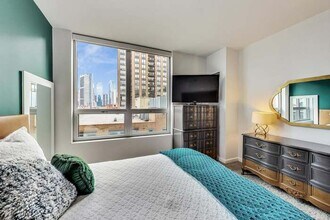 421 W Huron St, Unit 907 in Chicago, IL - Building Photo - Building Photo