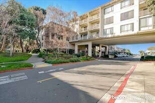 7 Commodore Dr, Unit 453 in Emeryville, CA - Building Photo