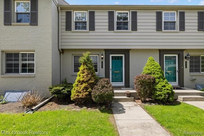 property at 1652 Graefield Rd