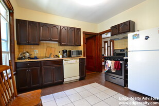 560 Washington St, Unit 3 in Boston, MA - Building Photo