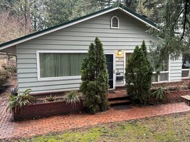3839 SW Marigold St, Unit 3839 SW Marigold st in Portland, OR - Building Photo