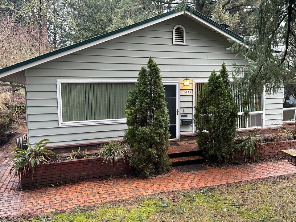 3839 SW Marigold St, Unit 3839 SW Marigold st in Portland, OR - Foto de edificio