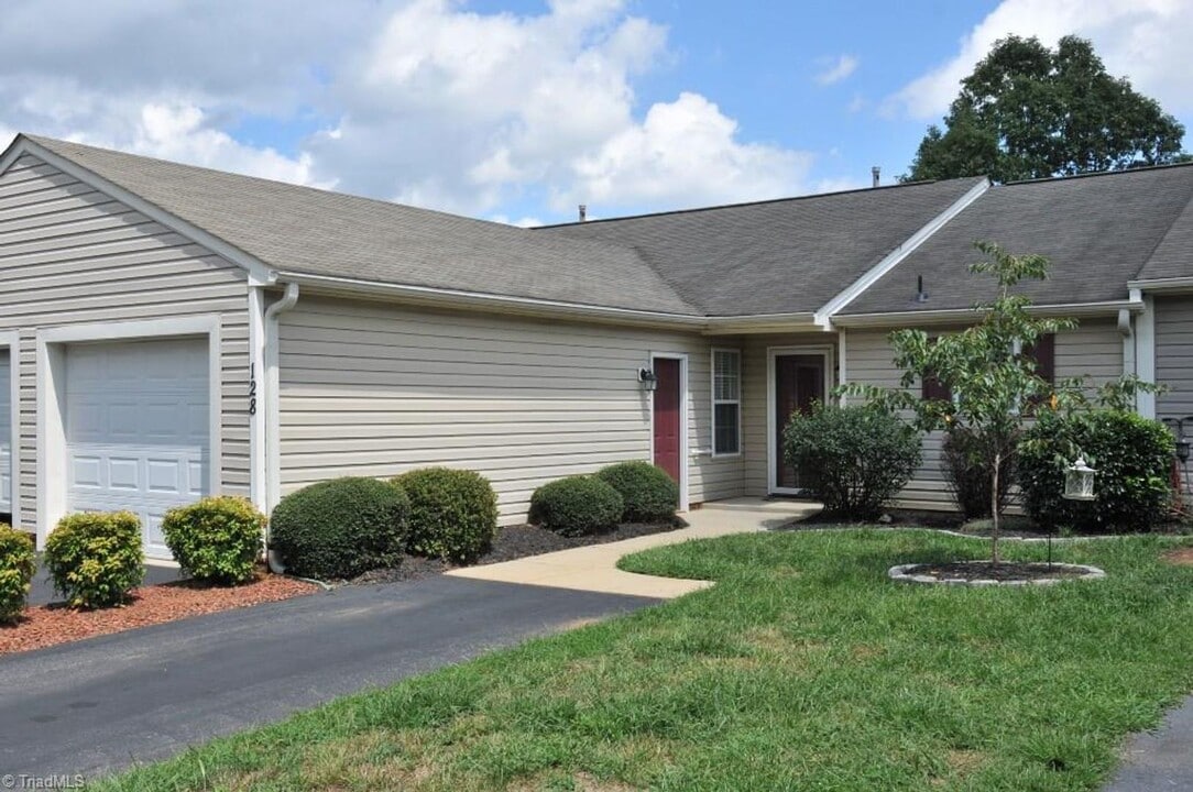 128 Troonsway Rd in Winston-Salem, NC - Building Photo