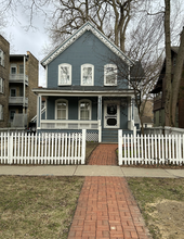 1906 Orrington Ave, Unit 1 in Evanston, IL - Foto de edificio - Building Photo