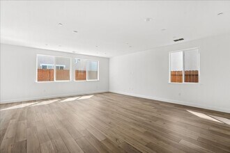 7040 Nystrom Wy in Roseville, CA - Building Photo - Building Photo
