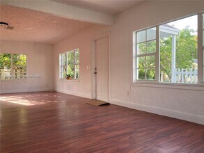 643 33rd St in West Palm Beach, FL - Building Photo - Building Photo