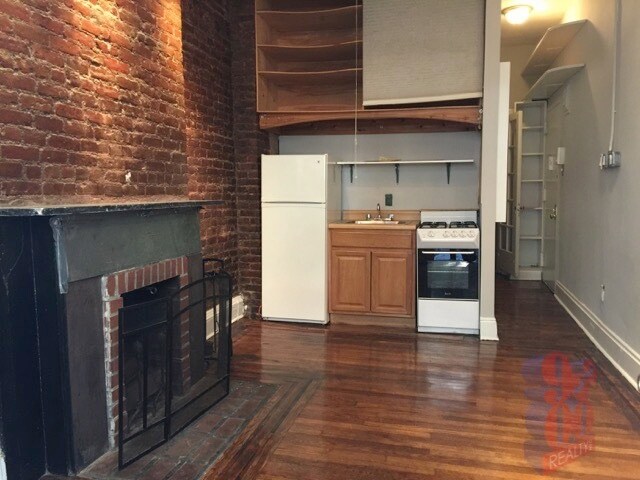 51 Leroy St in New York, NY - Building Photo - Building Photo