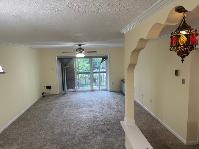 7420 Lakeview Dr, Unit 207 in Bethesda, MD - Foto de edificio - Building Photo