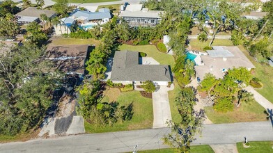 1833 Sandalwood Dr in Sarasota, FL - Building Photo - Building Photo