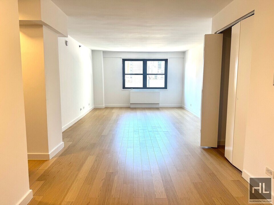 East 39th Street in New York, NY - Building Photo