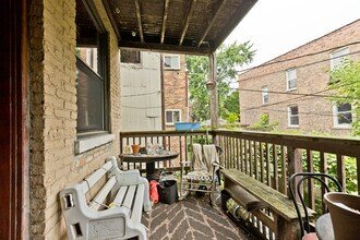1320 W Farwell Ave, Unit 1 in Chicago, IL - Foto de edificio - Building Photo