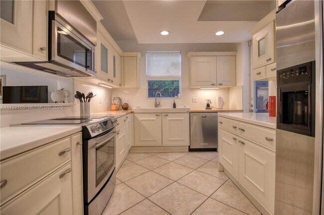 2200 Lincoln Ave in Miami, FL - Building Photo - Building Photo