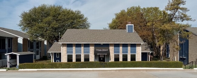 West Wind Apartments in Fort Worth, TX - Foto de edificio - Building Photo