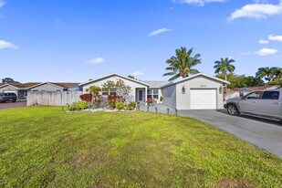 22731 SW 55th Way in Boca Raton, FL - Building Photo