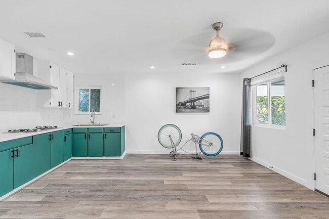 11608 Lou Dillon Ave in Los Angeles, CA - Building Photo - Building Photo
