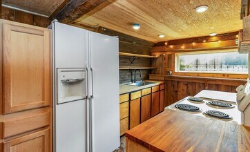 1103 SW Lake Roesiger Rd in Snohomish, WA - Building Photo - Building Photo