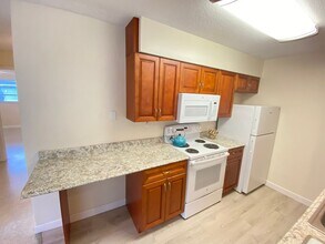 Enjoy Downtown living in this 2/1 Duplex!! in Orlando, FL - Building Photo - Building Photo