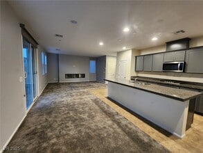 10384 Bagg Ave in Las Vegas, NV - Building Photo - Building Photo