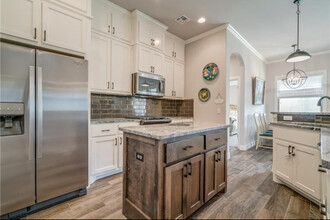 812 NW 190th St in Edmond, OK - Building Photo - Building Photo